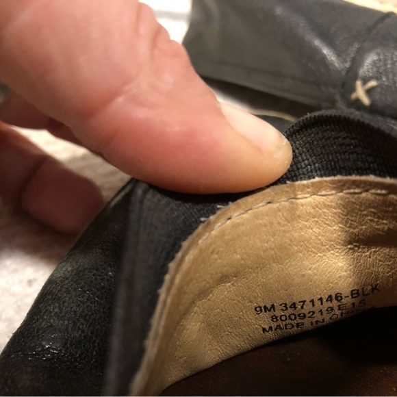 Women slip on leather black size 9 black Frye loafers. - Picture 6 of 7